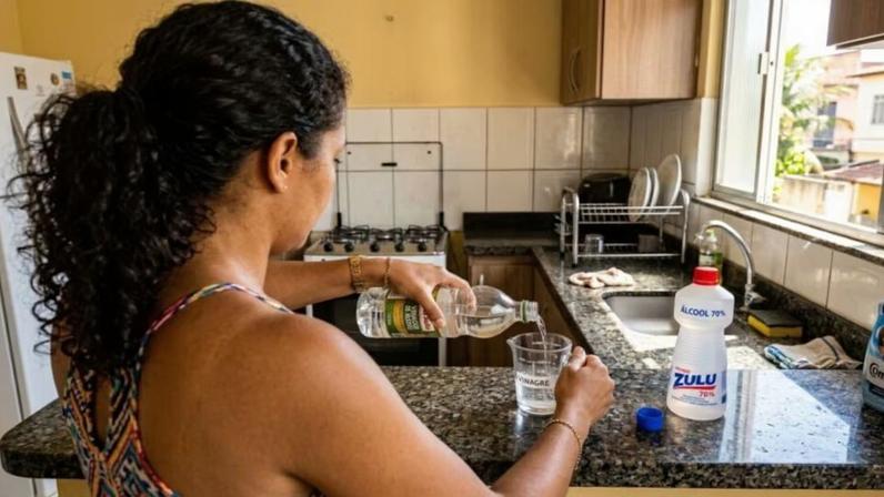 Mistura de álcool, vinagre e amaciante para o sofá: usos e cuidados