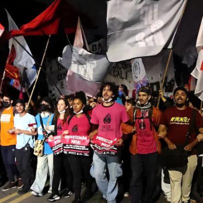 Greve na USP: alunos pressionam por retorno às aulas