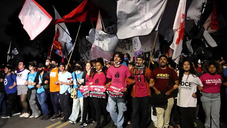 Protesto dos estudantes da USP no dia 20 no Largo da Batata, região oeste de São Paulo.