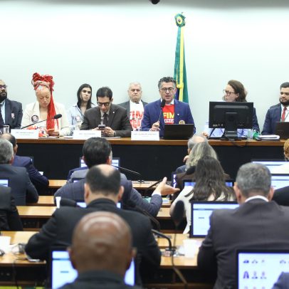 Centrão tenta derrubar transição de 60 dias para fim da escala 6x1