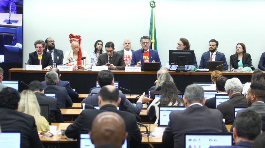 Comissão especial da escala 6x1 analisa relatório nesta quarta