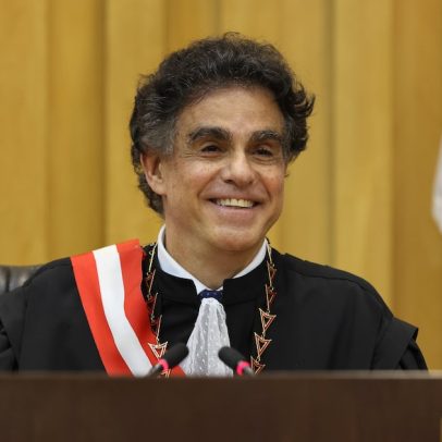 Presidente do TST reduz salário de ministro palestrante após polêmica de cores