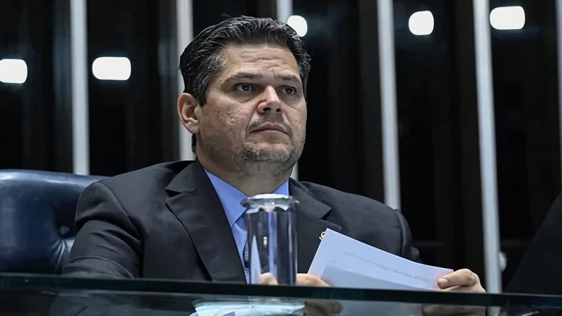 O presidente do Congresso Nacional e do Senado Federal, Davi Alcolumbre (União-AP)