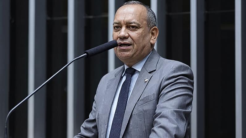 Deputado Max Lemos (PDT-RJ), durante sessão na Câmara dos Deputados