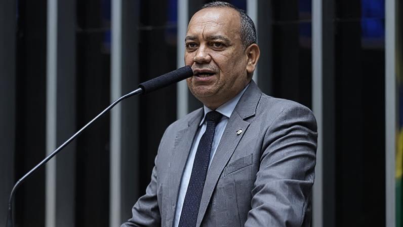 Deputado Max Lemos (PDT-RJ), durante sessão na Câmara dos Deputados