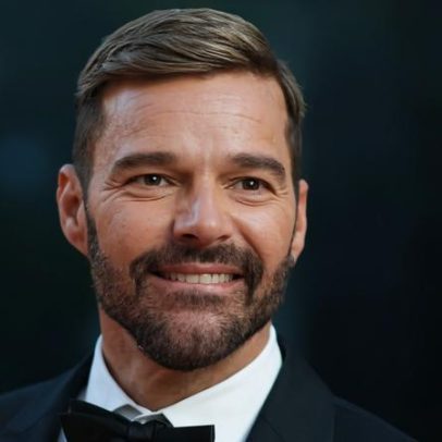 Ricky Martin interrompe show na Europa após ataque com gás lacrimogêneo