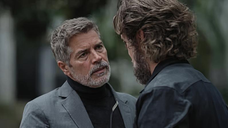 Esai Morales como o vilão Paulo Pontes no trailer vazado de 'Dark Horse'