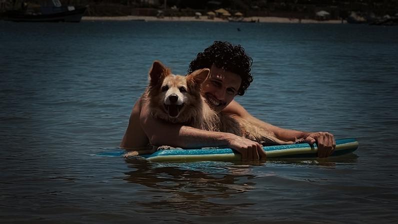 Marcéu Pierrotti encanta com lado aventureiro de Lola, sua pet