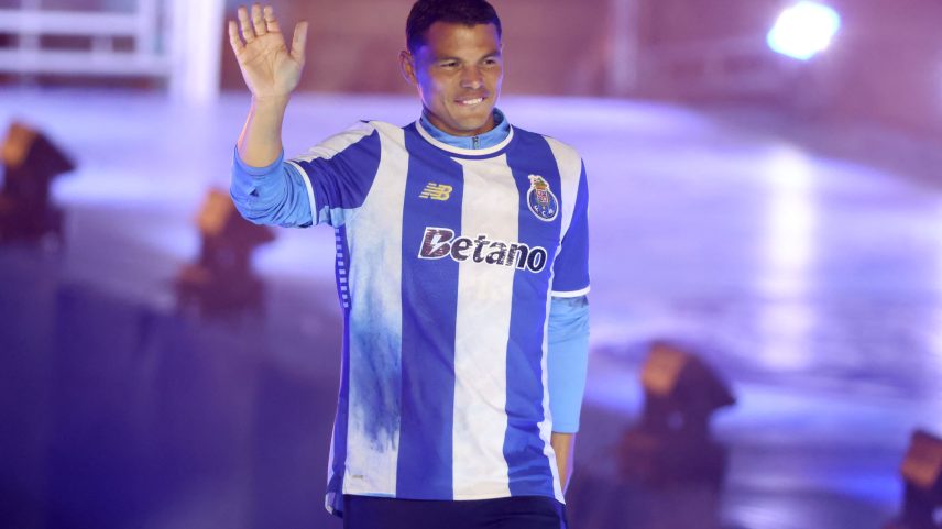 Porto anuncia saída de Thiago Silva após cinco meses