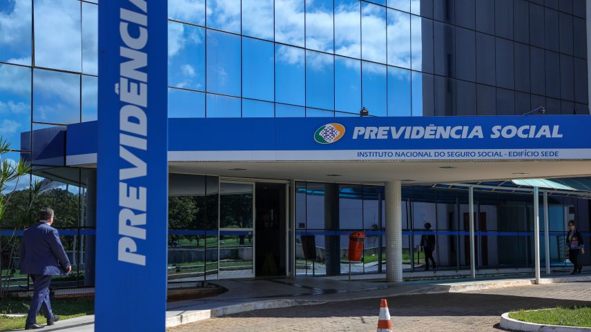 INSS regulamenta pensão para filhos e dependentes de vítimas de feminicídio.