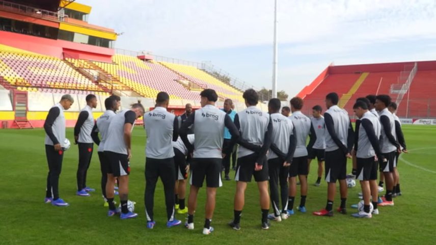 Na véspera do duelo pela CONMEBOL Sudamericana, elenco cruz-maltino treinou no estádio Santa Laura, em Santiago.