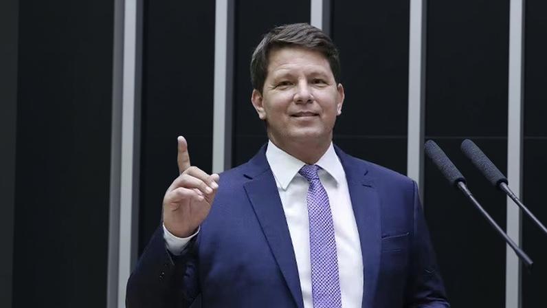 Mário Frias é procurado pelo STF para prestar esclarecimentos sobre envolvimento no filme Dark Horse