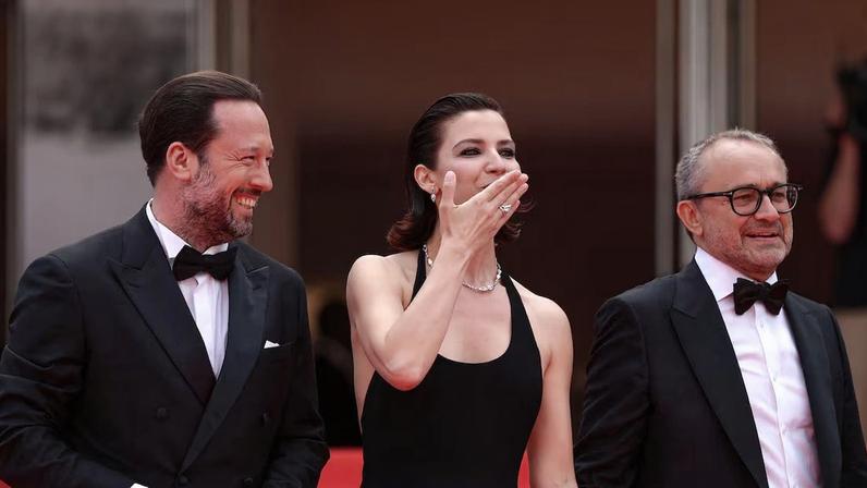 Ator Dmitriy Mazurov, atriz Iris Lebedeva e diretor Andrey Zvyagintsev em Cannes para exibir 'Minotaur'