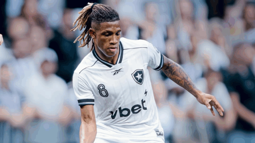 Danilo (foto), convocado para a seleção brasileira, está afastado pela diretoria e deve ser negociado depois da Copa do Mundo
