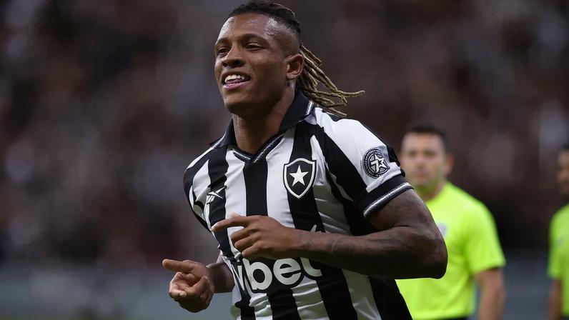 Danilo comemora gol pelo Botafogo contra o Internacional (Foto: Vitor Silva / Botafogo)