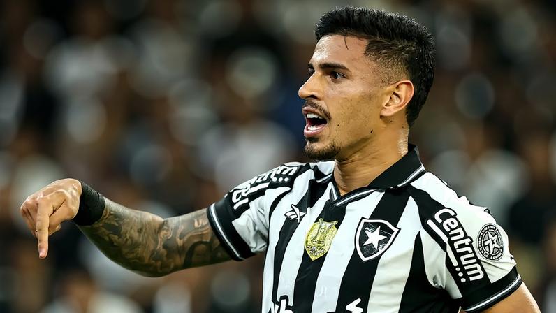 David Ricardo comemora gol pelo Botafogo contra o Vasco no Brasileirão (Foto: Vitor Silva/BFR)