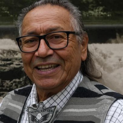 Davis 'Yellowash' Washines, ancião Yakama que defendia o rio e o salmão