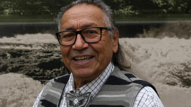 Davis 'Yellowash' Washines, ancião Yakama que defendia o rio e o salmão