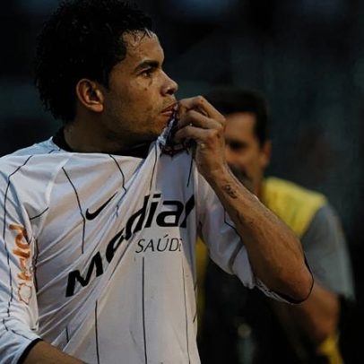 Corinthians vence 2 a 0 Atlético-MG no Brasileirão 2009 no Pacaembu