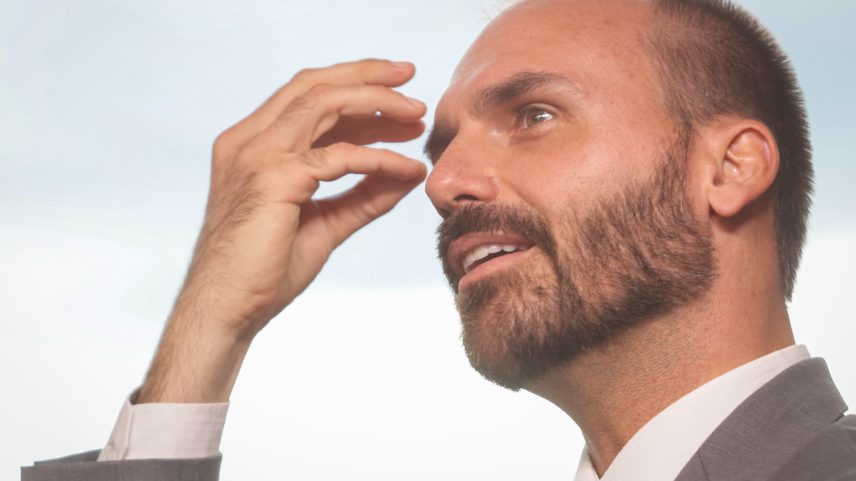 Deputado Eduardo Bolsonaro PL-SP é entrevistado no estúdio Metrópoles