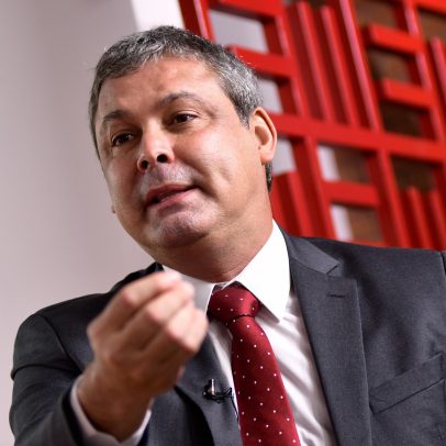 Lindbergh pede prisão de Flávio Bolsonaro após pagamento envolvendo Vorcaro