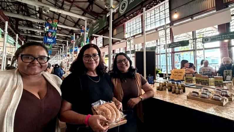 Élida Viana e as alunas Jiullie Monteiro e Nara Brazão : startup nasceu em laboratório do Instituto Federal do Amapá (Guilherme Gonçalves/Divulgação)