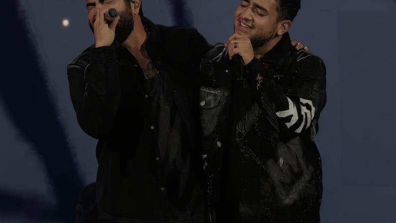 A dupla sertaneja formada por Henrique e Juliano durante show em Bauru (SP), em novembro de 2024