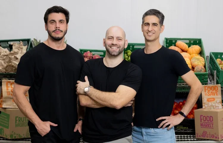 Fernando Reis (COO), Lucas Infante (CEO) e Guido Bruzadin Neto (CTO), fundadores da Food To Save: startup completa cinco anos nesta semana (Jefferson Alcântara/Divulgação)