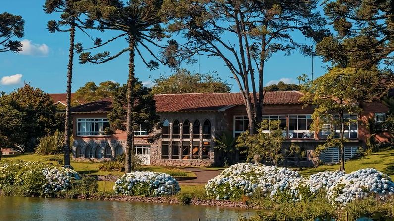 Hotel centenário se destaca pela escala em meio à Serra Gaúcha: área extensa permite diversificar receitas com eventos e lazer (Grande Hotel Canela/Divulgação)