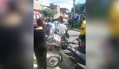Carro que levava crianças para a escola capota no RJ e deixa feridos