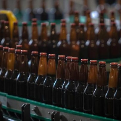 Ambev (ABEV3) registra maior alta desde 1999