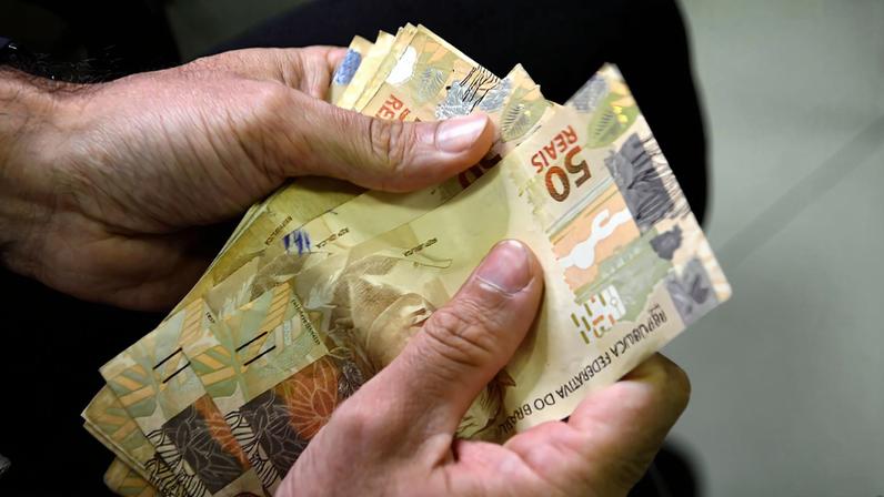 Do total de 212,7 milhões de pessoas residentes no Brasil em 2025, 67,2% possuíam algum tipo de rendimento - Foto: Marcello Casal Jr/Agência Brasil