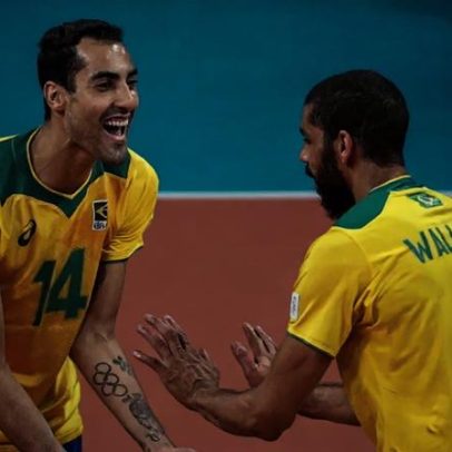 Douglas Souza celebra o retorno à Seleção, em casa