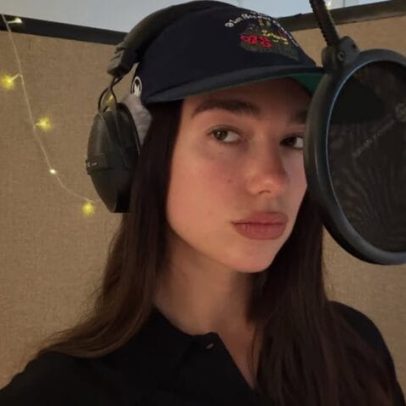 Dua Lipa processa Samsung por uso de imagem e pede R$ 75 milhões