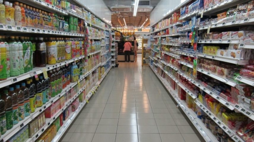 Ir ao supermercado... A frase pode gerar um horror intenso. Dirigir ou caminhar, estacionar, pegar carrinho, escolher coisas, parar em filas, repassar a lista e o orçamento, fila no caixa, carregar peso, voltar à casa, guardar... Um sofrimento físico, um convívio apertado com pessoas com variados graus de capacidade de dirigir em corredores, conversas fiadas: este é o pensamento comum, ou, ao menos, o meu.