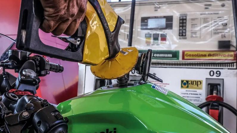 EM ALTA - Posto de combustível: o aumento do preço da gasolina e do diesel afeta toda a economia