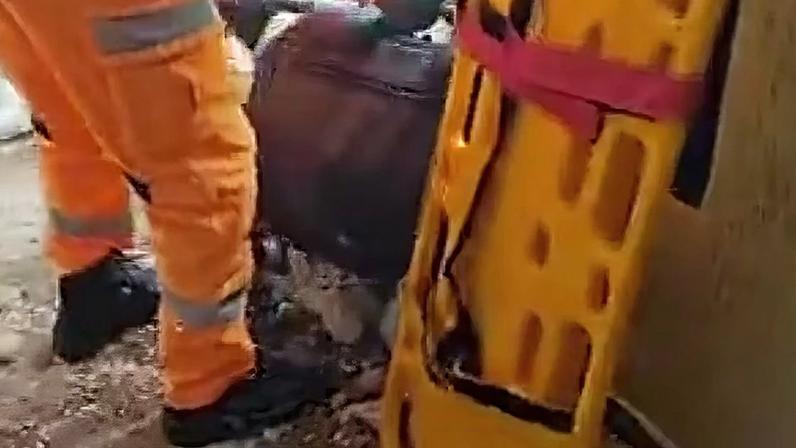 Imagens foram feitas no interior do edifício pelos bombeiros. Acidente ocorreu nesta segunda, 4. Duas pessoas morreram e outras três ficaram feridas