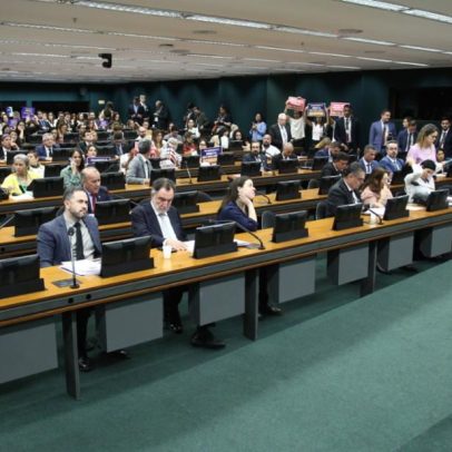 Deputados suspensos recorrem à CCJ para reverter decisão