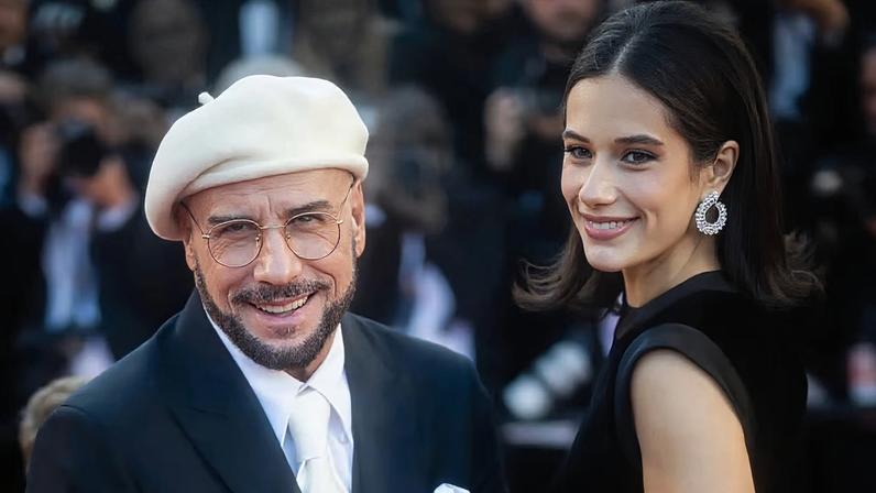 John Travolta e Ella Bleu chamaram a atenção no tapete vermelho de Cannes
