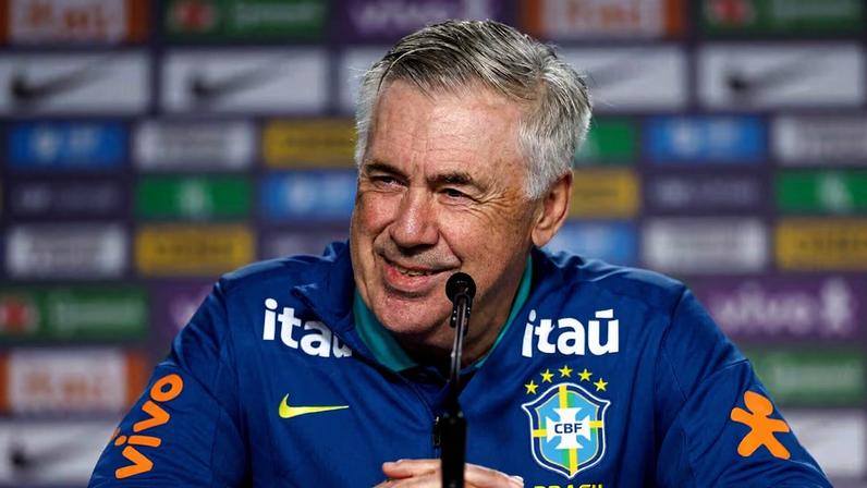 Carlo Ancelotti em coletiva de imprensa.
