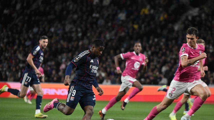 Endrick tem boa atuação, não marca, mas dá assistência na derrota do Lyon para o Toulouse. Foto: Ed Jones/AFP