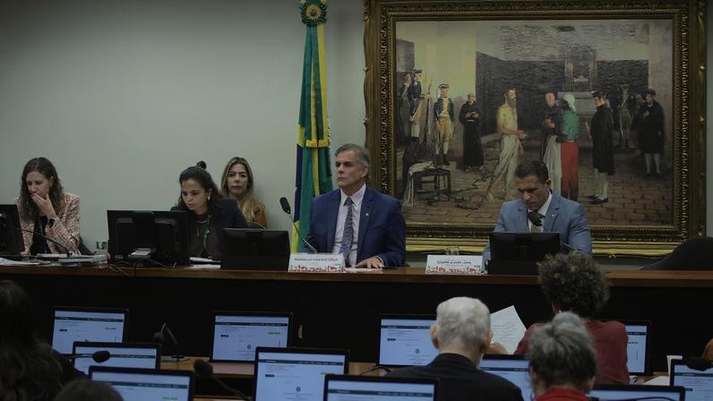 Relator da PEC leu parecer nesta quarta durante sessão da CCJ da Câmara