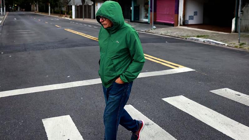 Registro de dia frio na cidade de São Paulo.
