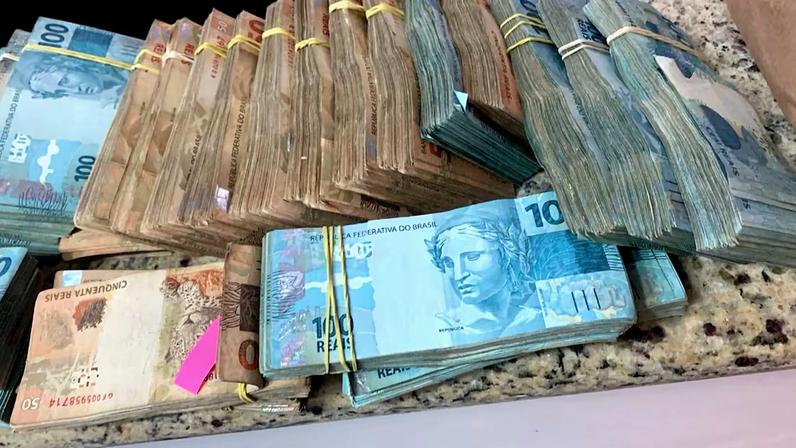 Desdobramento da maior ofensiva contra a engrenagem financeira da facção, Operação Fluxo Oculto aponta que quatro fundos investigados no esquema de desvio de nafta acumulam patrimônio estimado em R$ 205 milhões