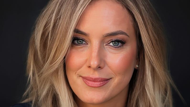 Ticiane Pinheiro mostra filha com aplique de cabelo longo