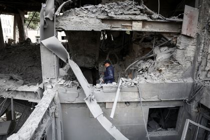 Edifício danificado no Catar em meio a conflito entre EUA e Irã 29 de março de 2026 Majid Asgaripour/WANA via REUTERS