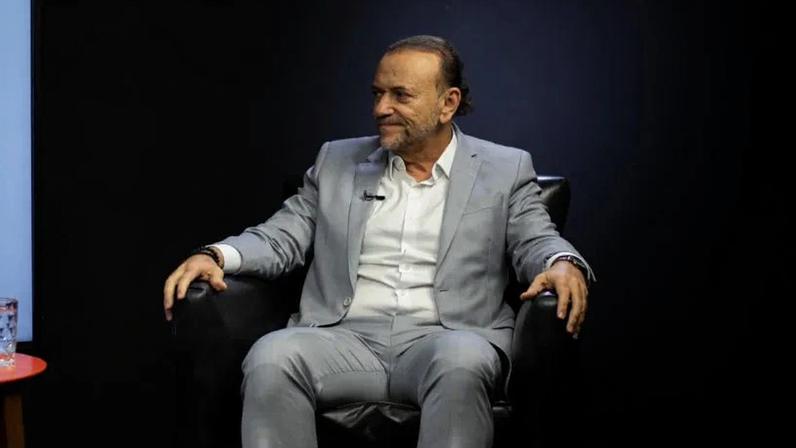 Presidente do PT minimiza encontro entre Flávio Bolsonaro e Trump