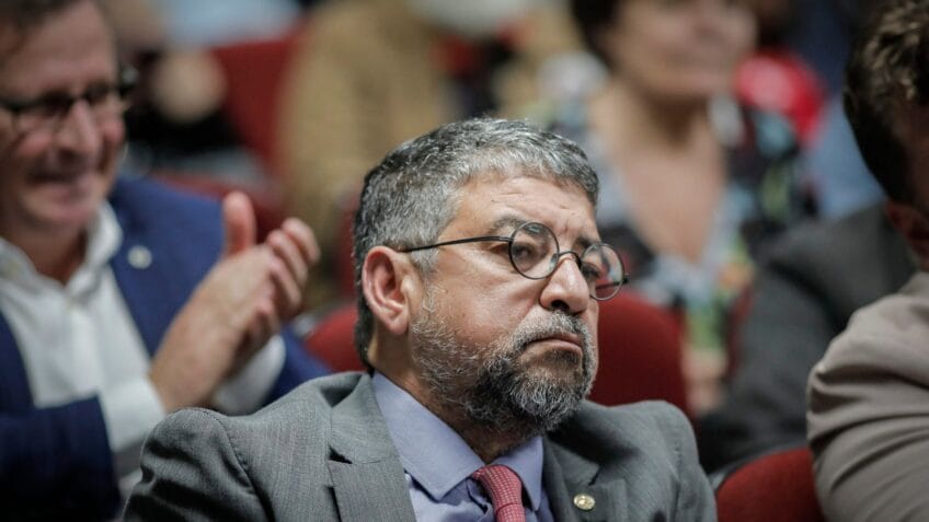 Na imagem, o prefeito de Maricá e vice-presidente nacional do PT Washington Quaquá em reunião da sigla em maio de 2025