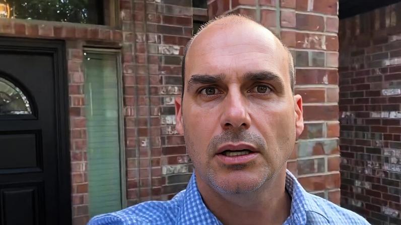 O ex-deputado federal Eduardo Bolsonaro (PL-SP) publicou um vídeo na 6ª feira (22.mai.2026) dizendo que sua família foi importunada em sua casa no Texas (EUA)