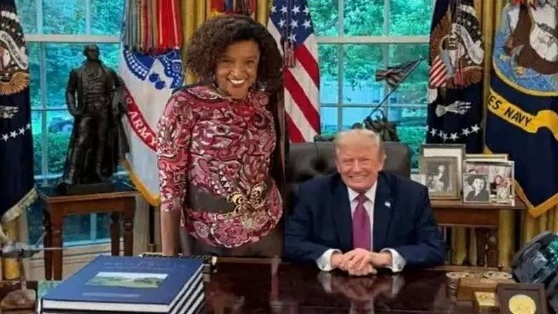 Elisa Lucinda postou foto-montagem ao lado de Trump